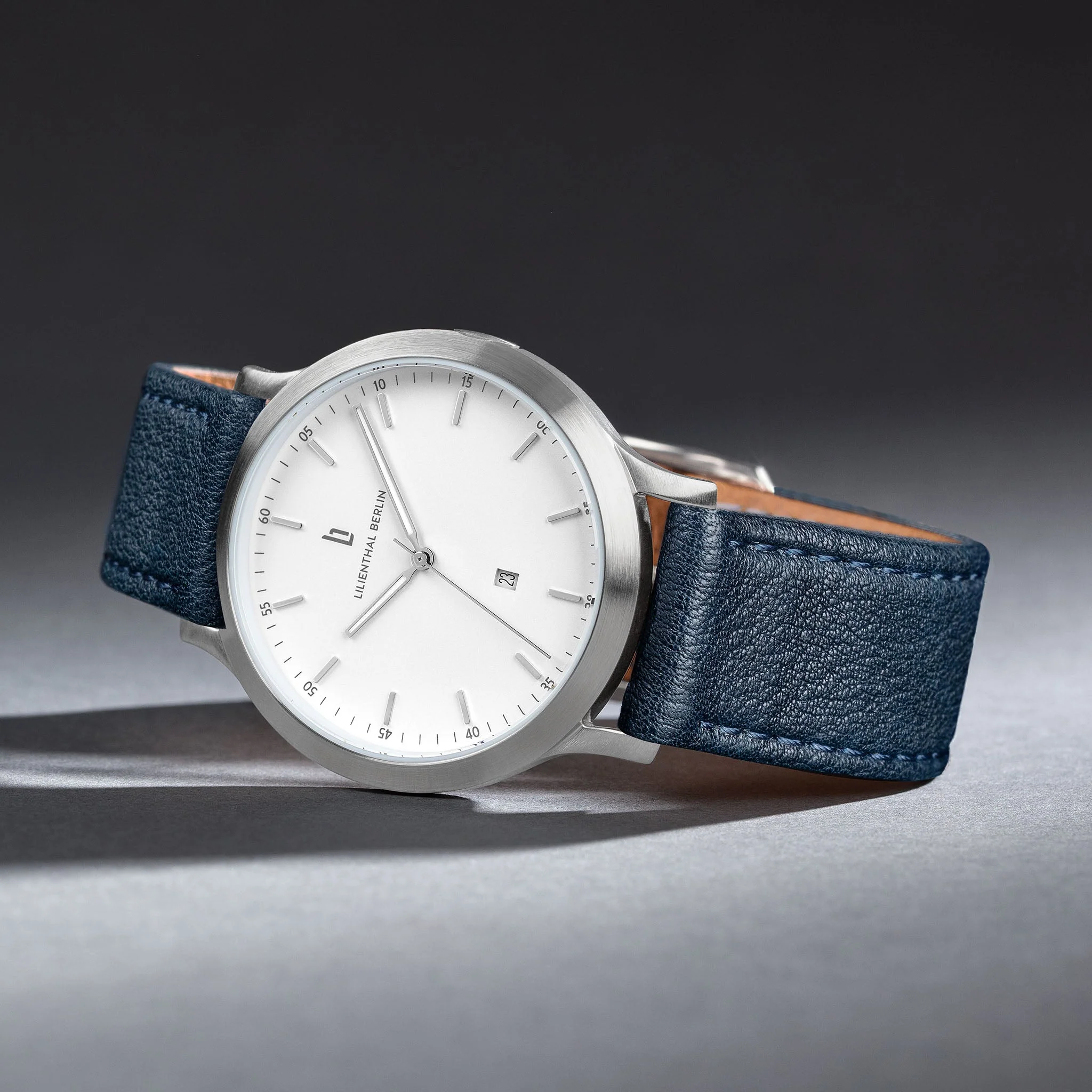 Huxley – Silver White - Image 3