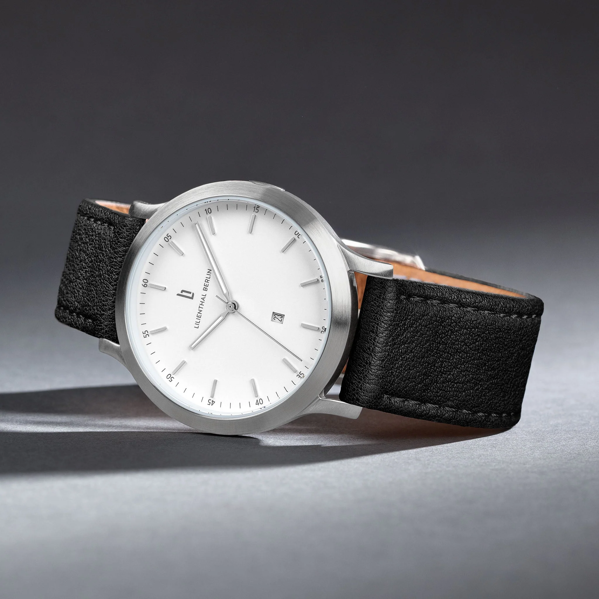 Huxley – Silver White - Image 3
