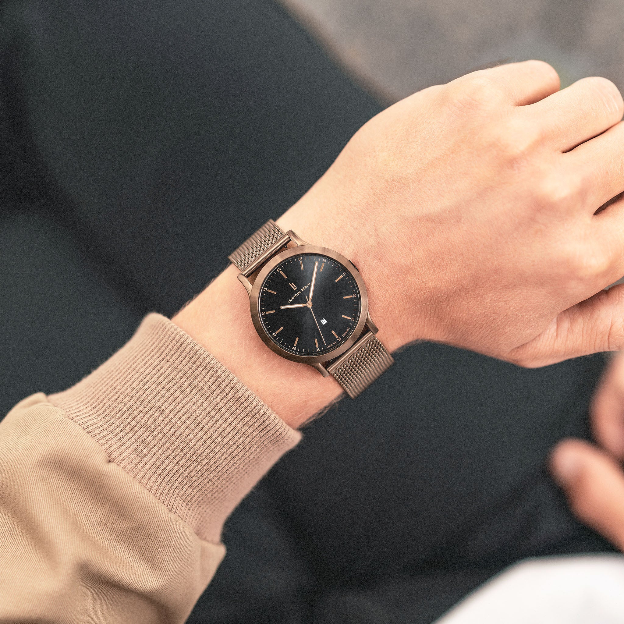 Huxley – Bronze Black - Image 4